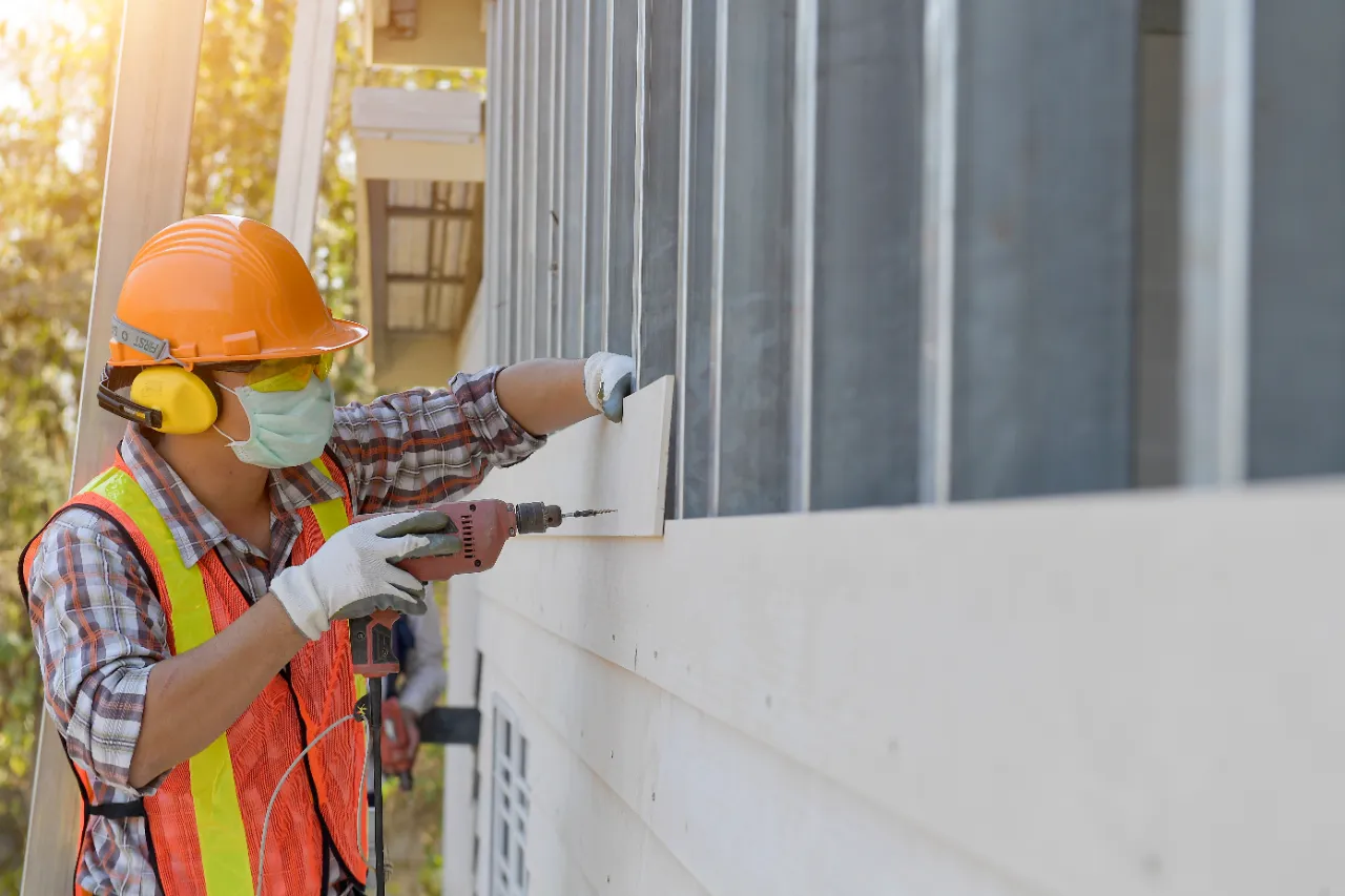 Siding contractor working in New Jersey