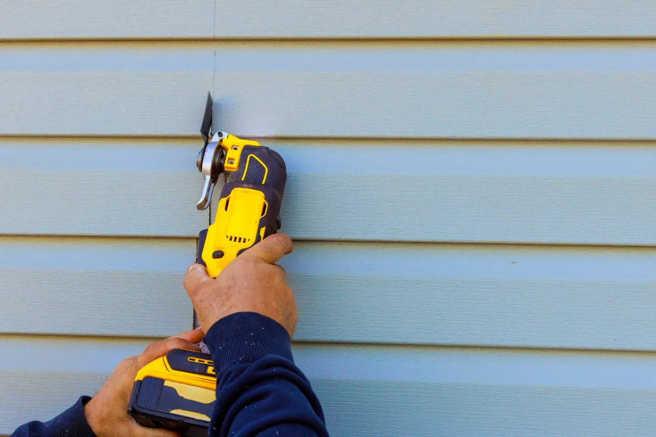 Cutting exterior siding with oscillating multi-tool